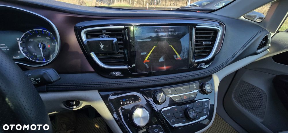 Chrysler Pacifica - 24