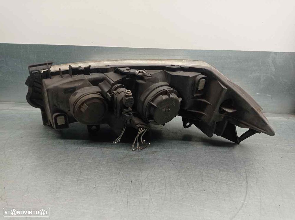 FAROL DIREITO RENAULT MEGANE II SEDAN 2005 -8200476431 - 2