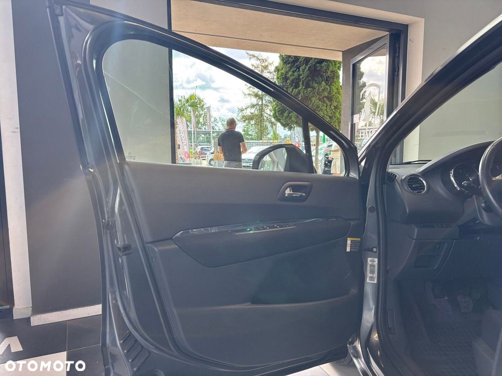 Peugeot 5008 - 8