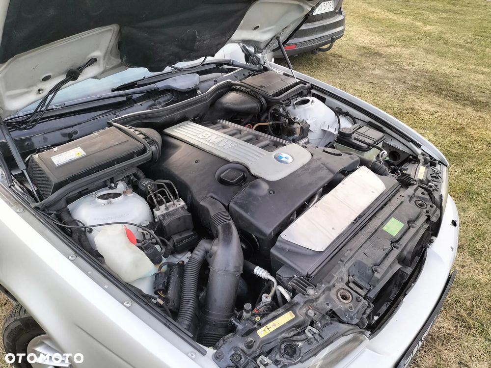 BMW Seria 5 525d - 8