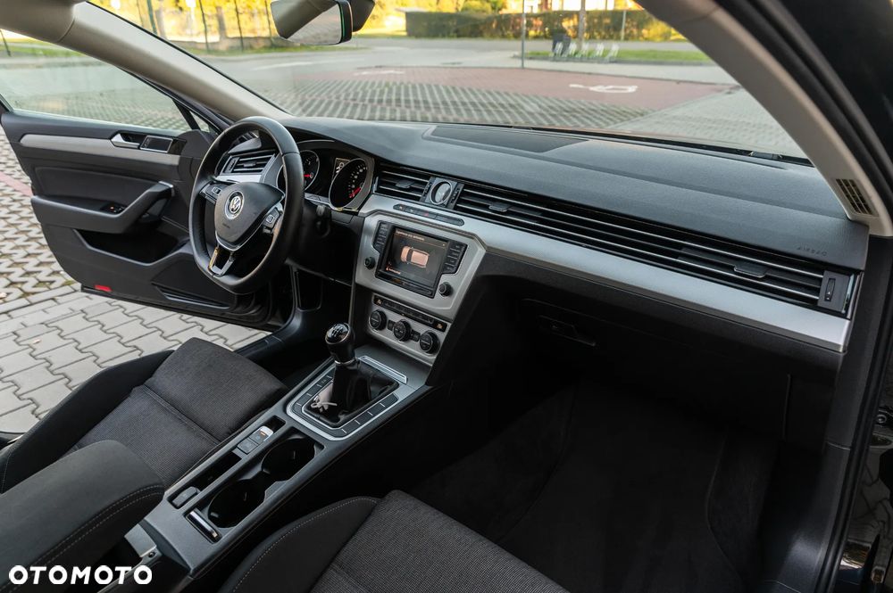 Volkswagen Passat 2.0 TDI BMT Trendline - 24