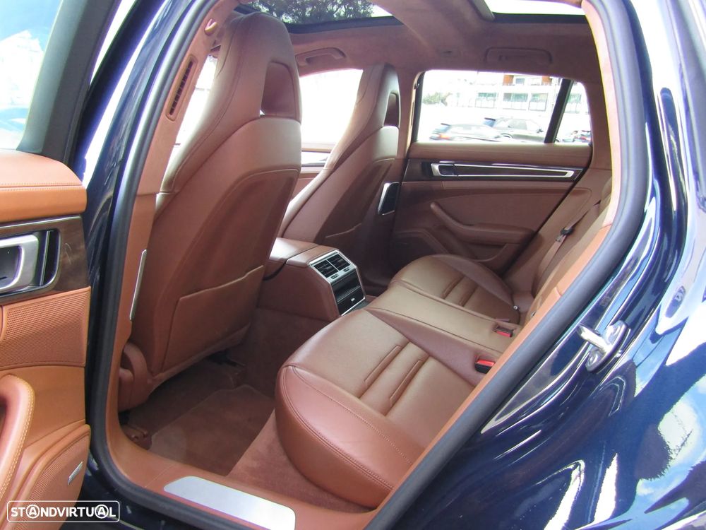Porsche Panamera Sport Turismo 4 E-Hybrid - 29