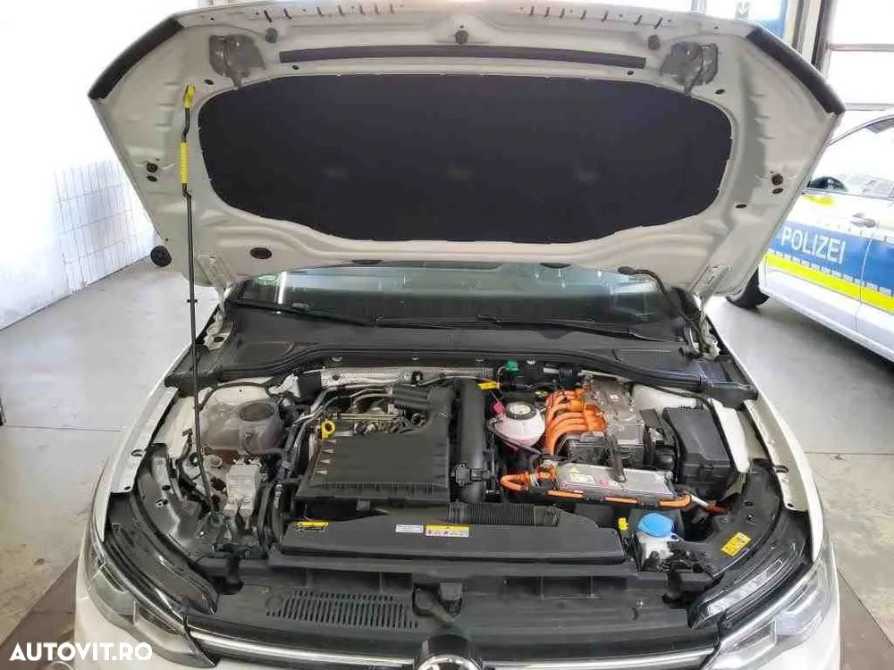 Volkswagen Golf 1.5 eHybrid OPF DSG Life - 3