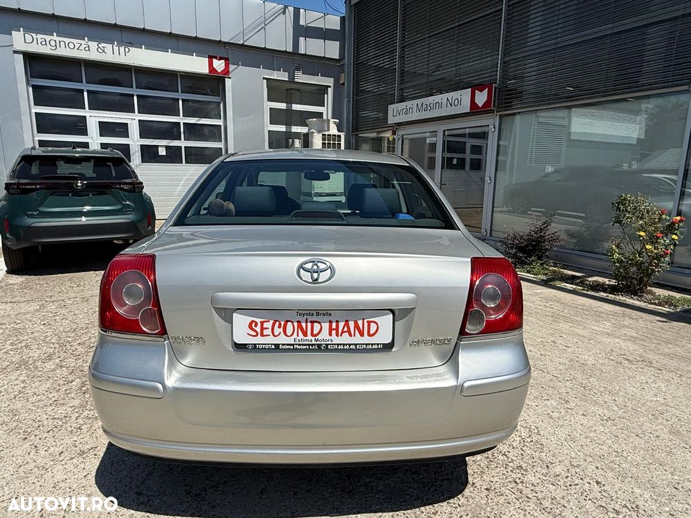 Toyota Avensis 1.6 Sedan Terra - 8