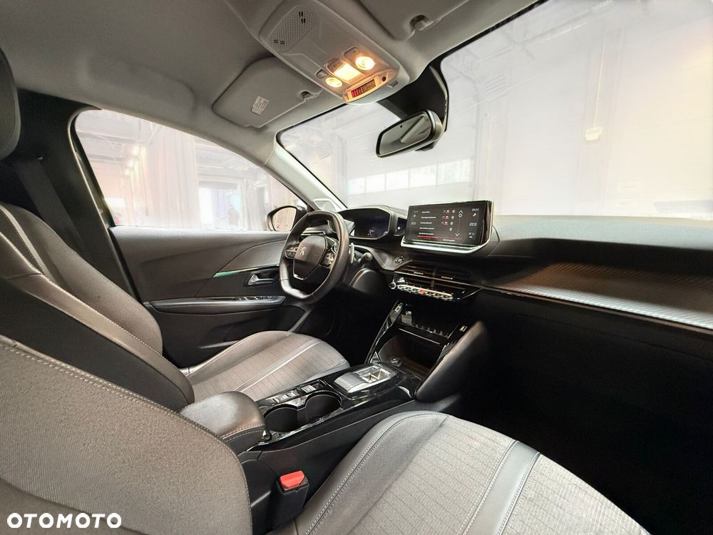 Peugeot 208 - 30