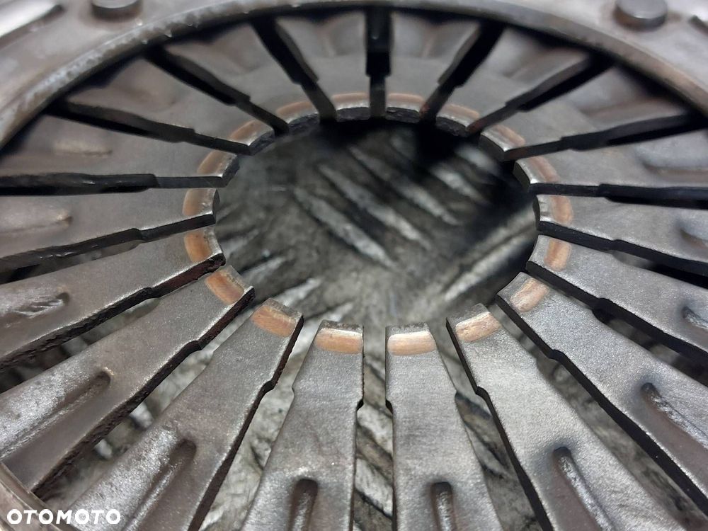 SPRZĘGŁO TARCZA + DOCISK + ŁOŻYSKO OPOROWE HYUNDAI I30 I 1.6 CRDI - 2