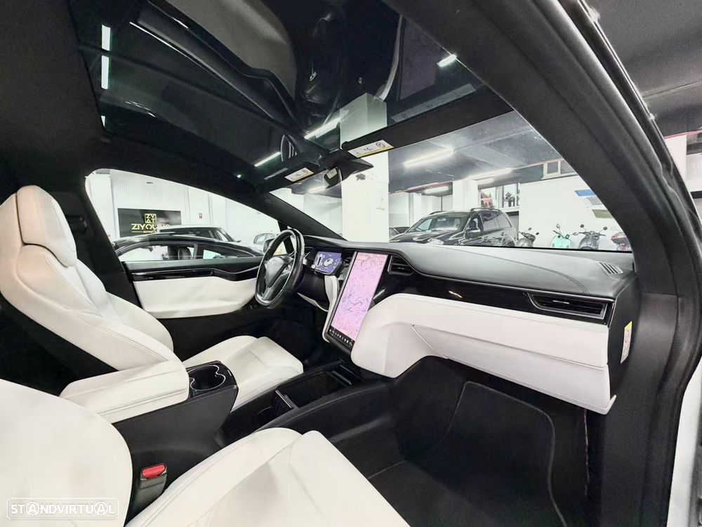 Tesla Model X - 9