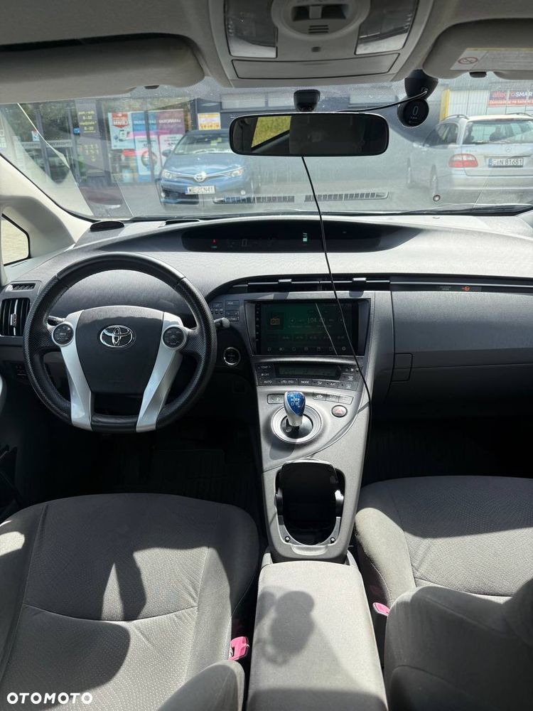 Toyota Prius - 25