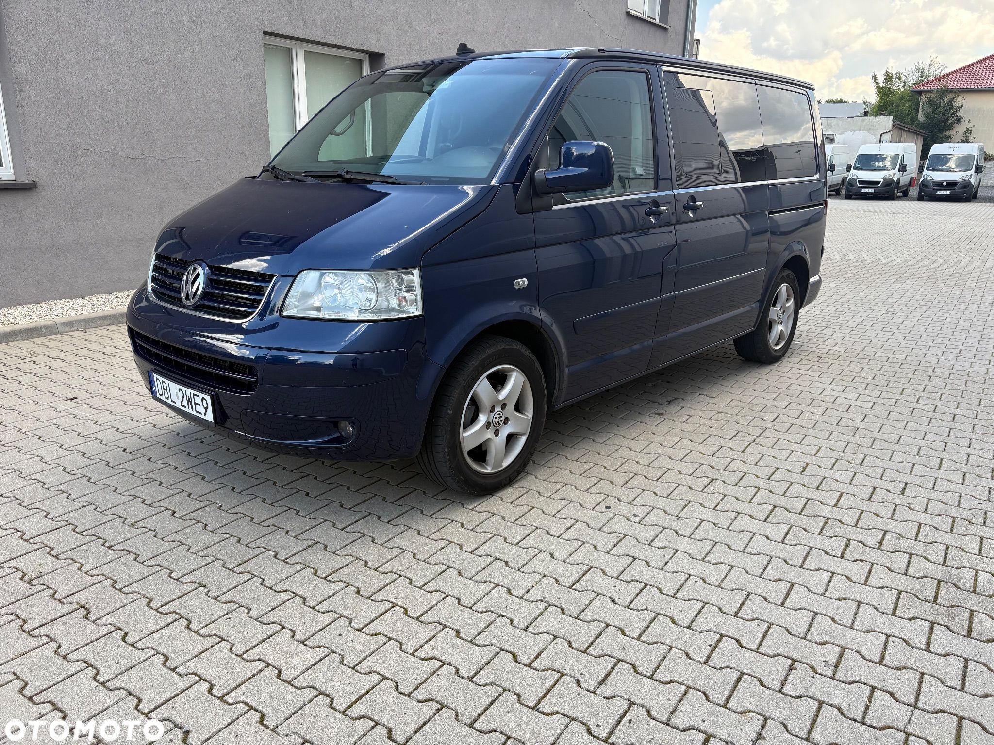 Volkswagen Multivan - 1
