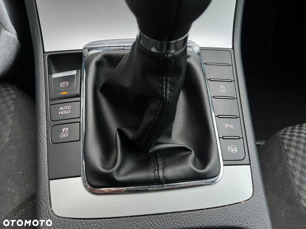 Volkswagen Passat - 17