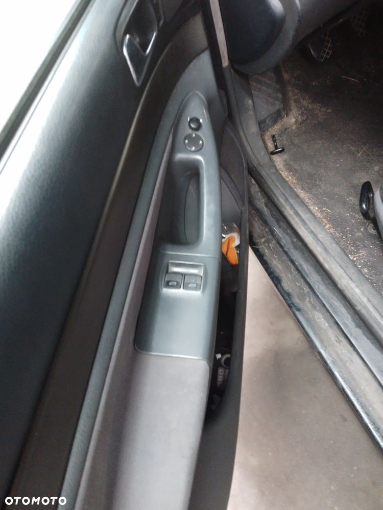 AUDI A4 B5 94-99  1.6 AHL   PÓŁOŚ PRAWA LEWA KRÓTKA DŁUGA - 25