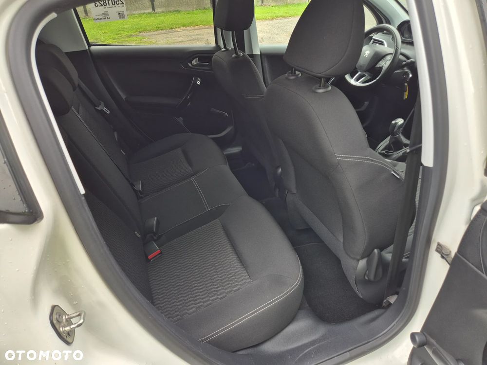 Peugeot 208 - 25