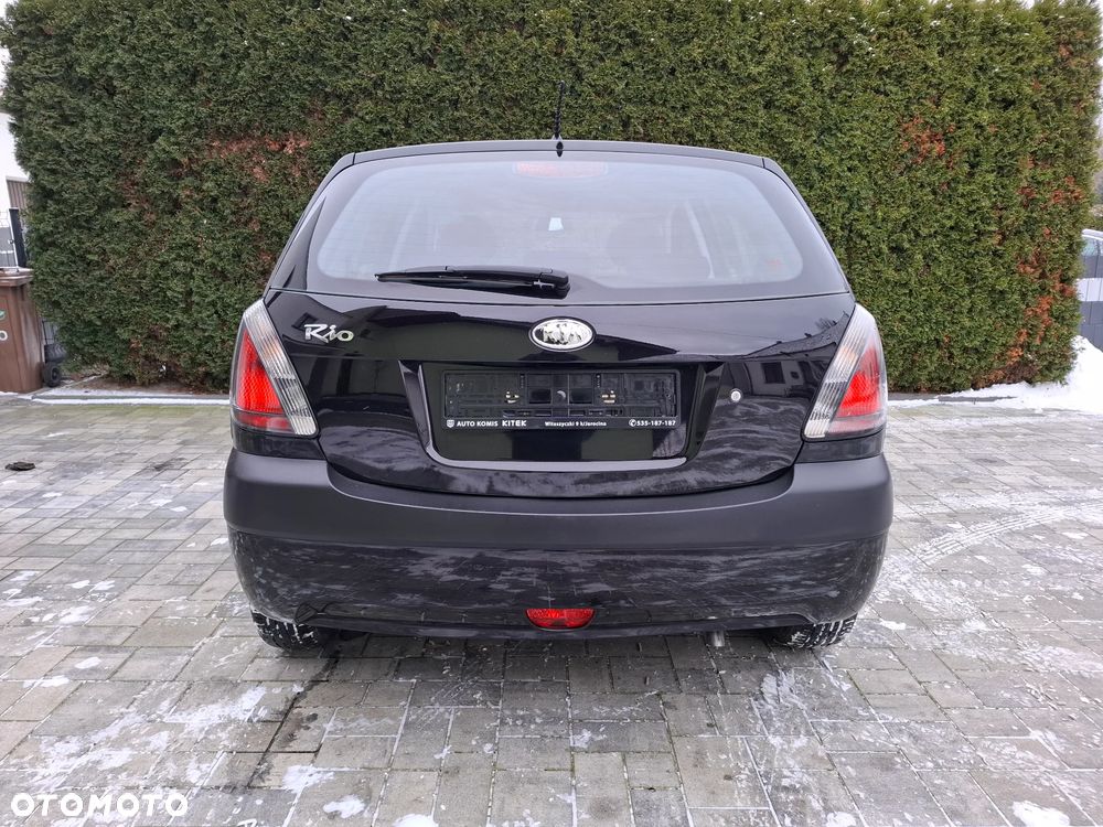 Kia Rio - 4