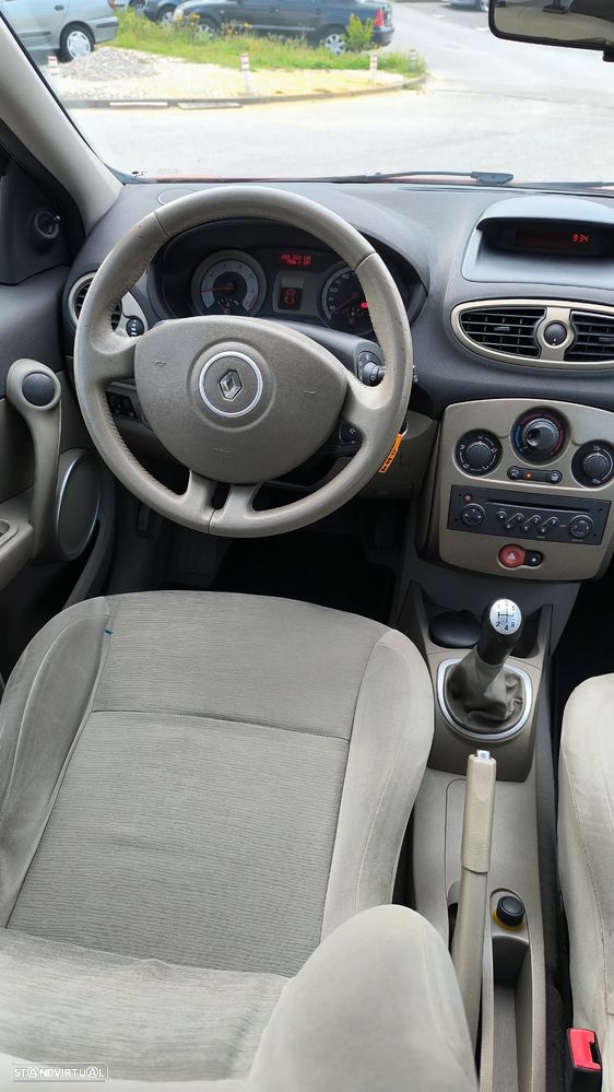 Renault Clio 1.2 16V Confort Privilège - 17
