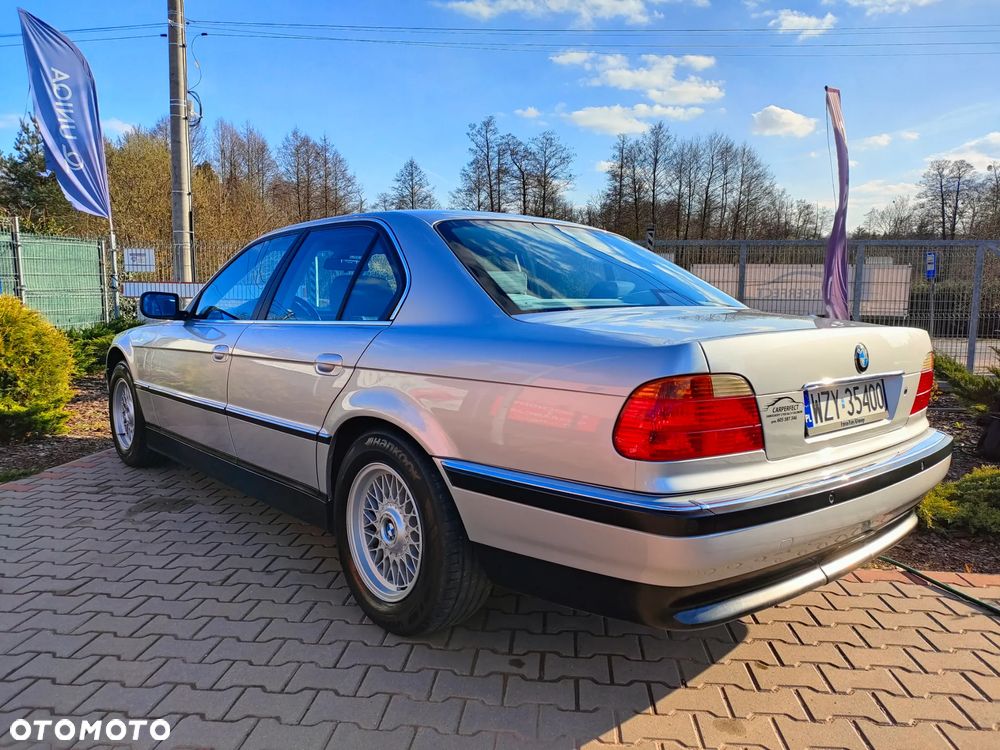 BMW Seria 7 728i L - 12