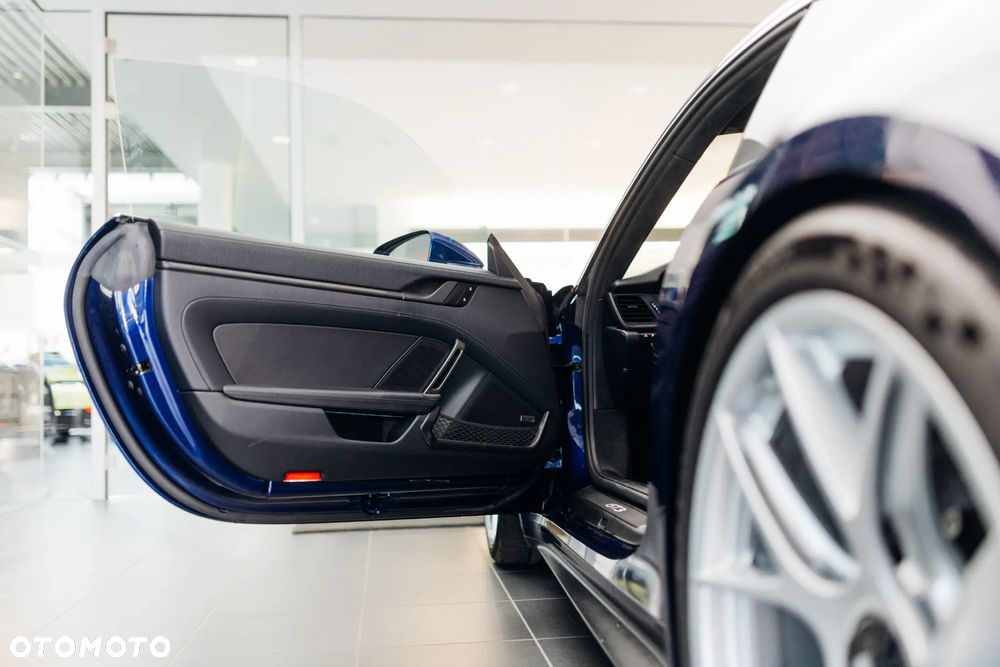 Porsche 911 GT3 Touring PDK - 32