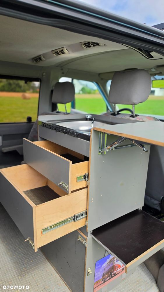 Volkswagen Multivan - 10