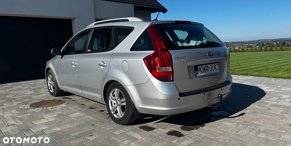 Kia Ceed - 4