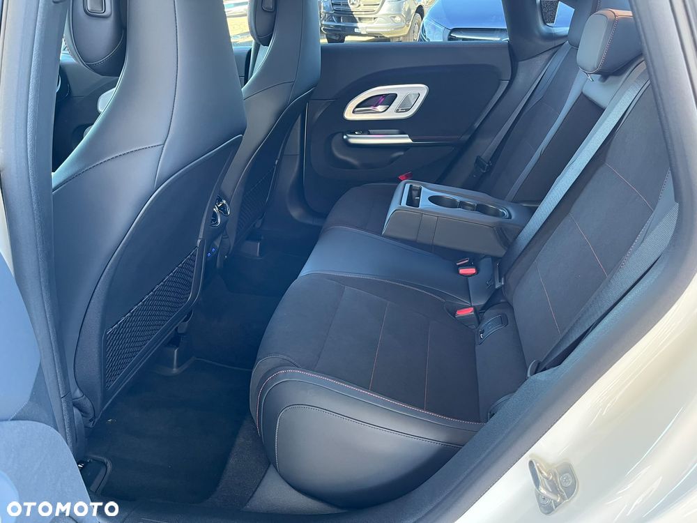 Mercedes-Benz CLA 220 mHEV 4-Matic 8G-DCT - 13