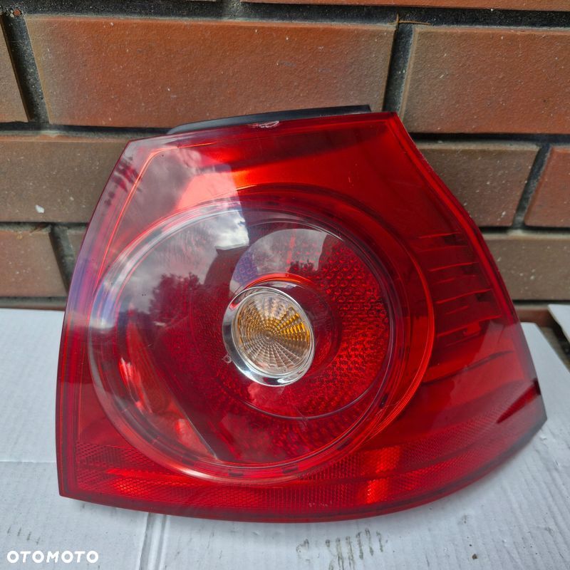 LAMPA PRAWA TYLNA PRAWY TYŁ VW GOLF V HB 1K6945096E 1K6945258 - 1