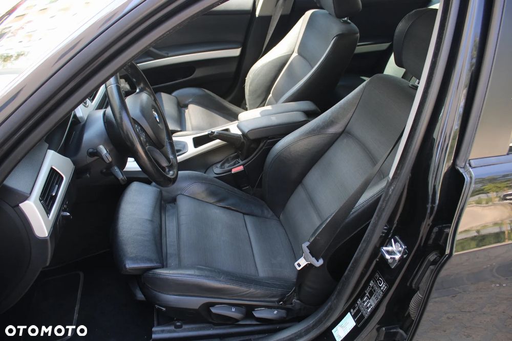 BMW Seria 3 320d - 24