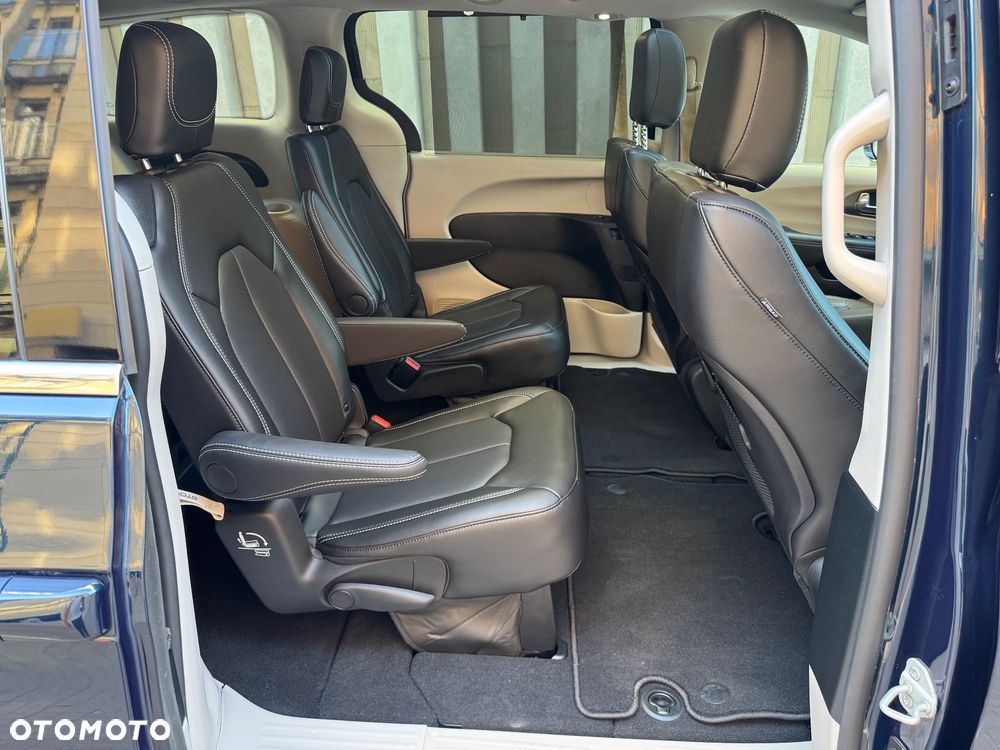 Chrysler Pacifica - 32