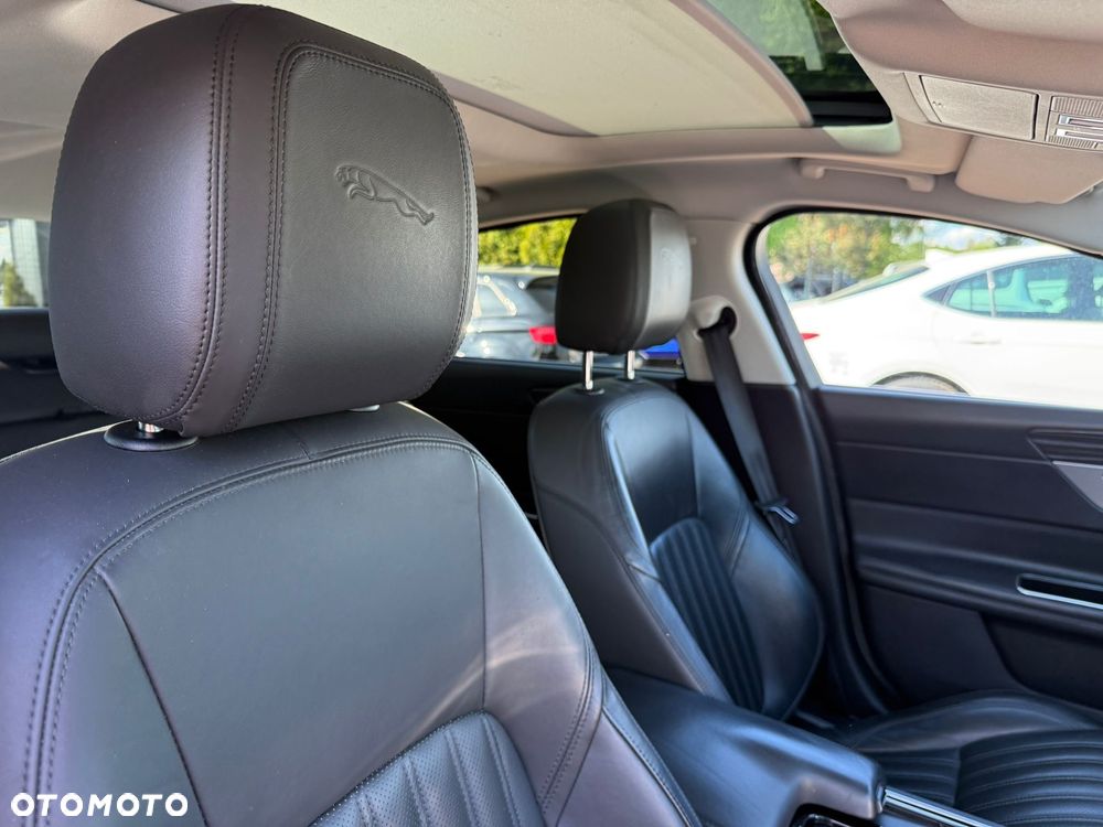 Jaguar XF 2.0 i4D Prestige - 30