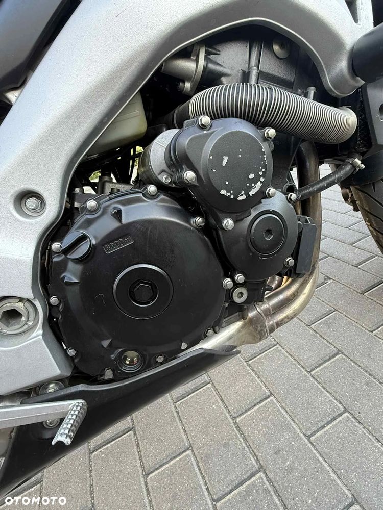 Suzuki GSR - 17