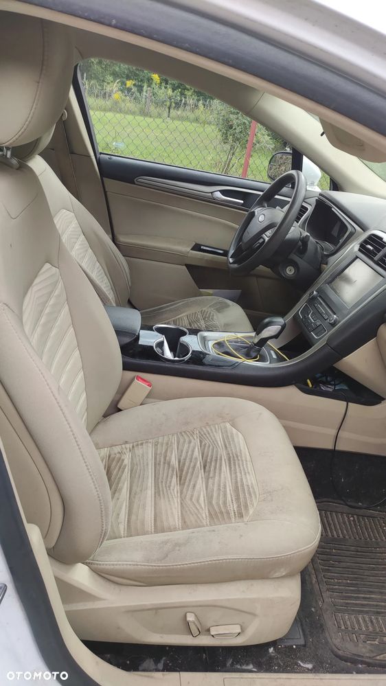 Ford Fusion - 8