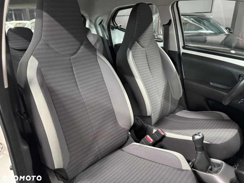 Toyota Aygo x-play connect - 28