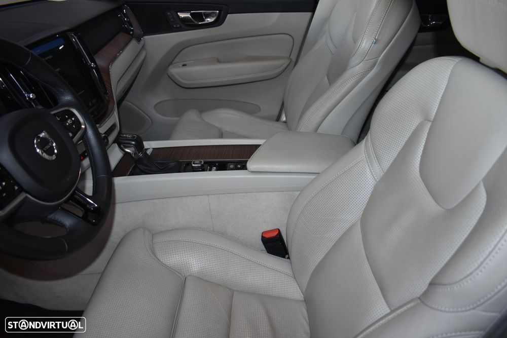 Volvo XC 60 2.0 D4 Inscription AWD Geartronic - 25