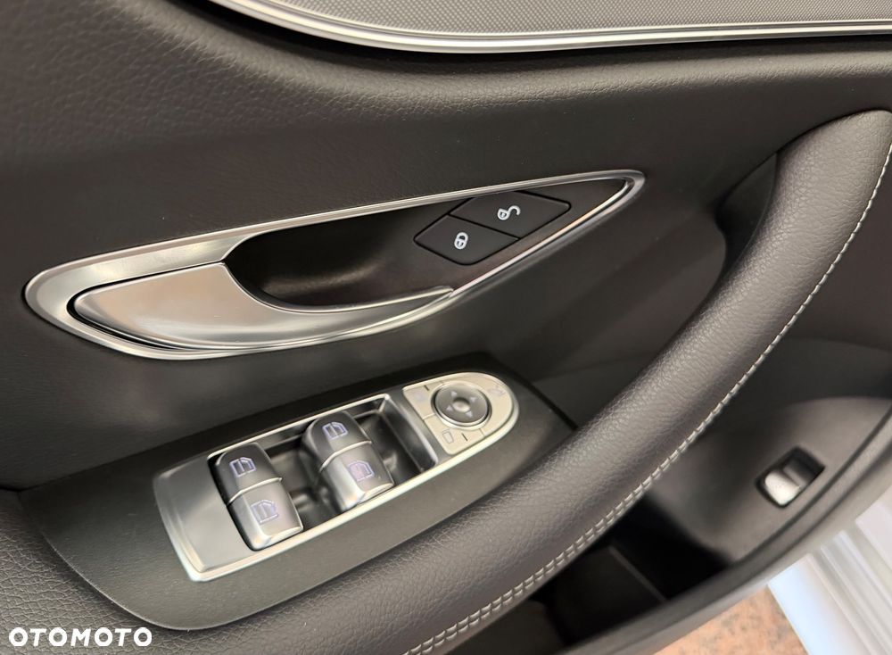 Mercedes-Benz Klasa E 200 4-Matic 9G-TRONIC - 22