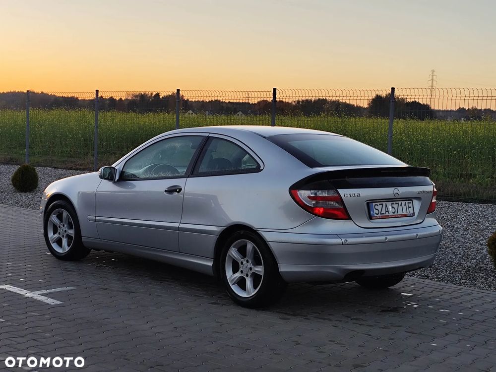 Mercedes-Benz C-Class 2005 photo 2