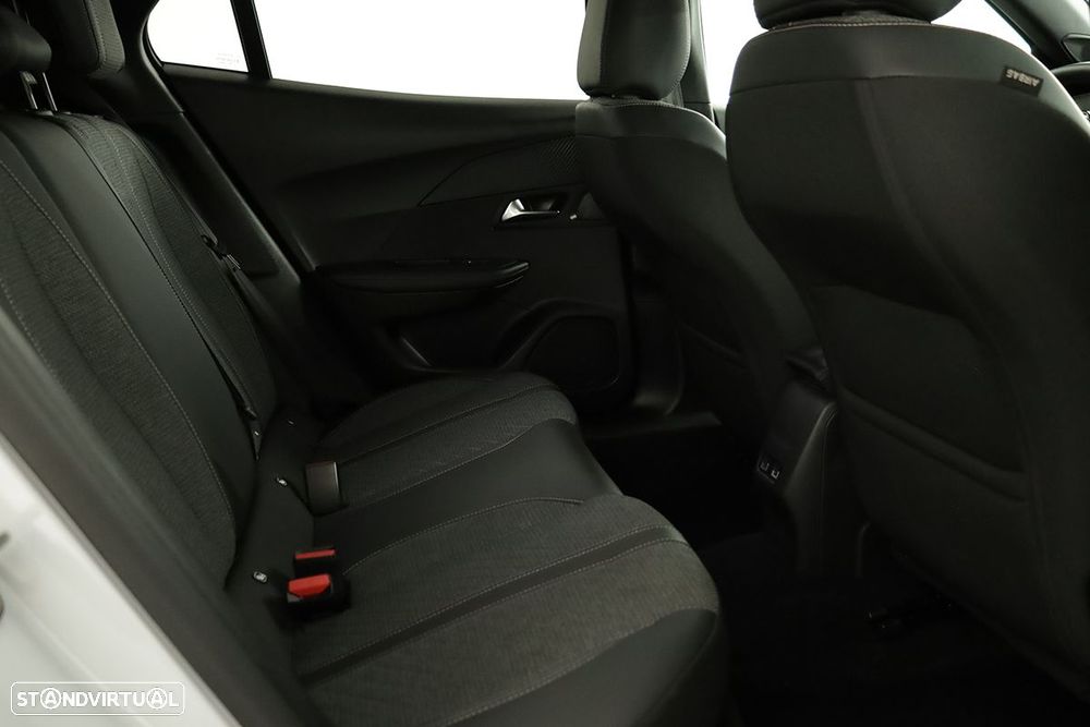 Peugeot 2008 1.2 PureTech Allure - 24