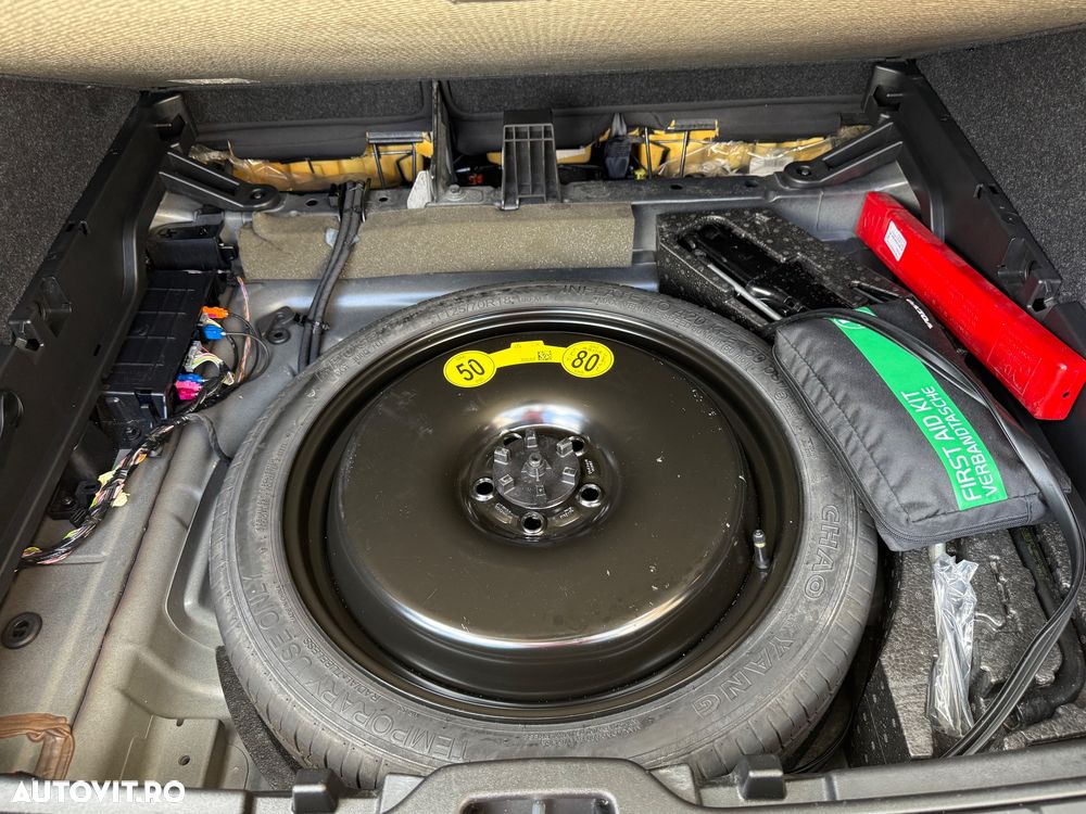 Volvo XC 40 B4 AT8 Mild Hybrid Momentum Pro - 21