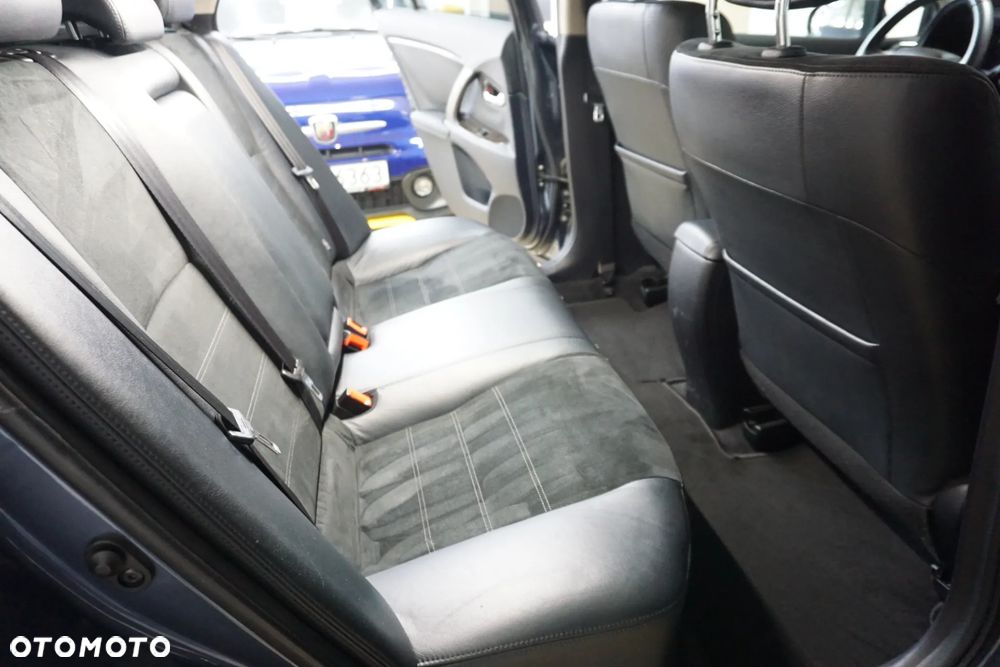 Toyota Avensis 1.8 Life - 25