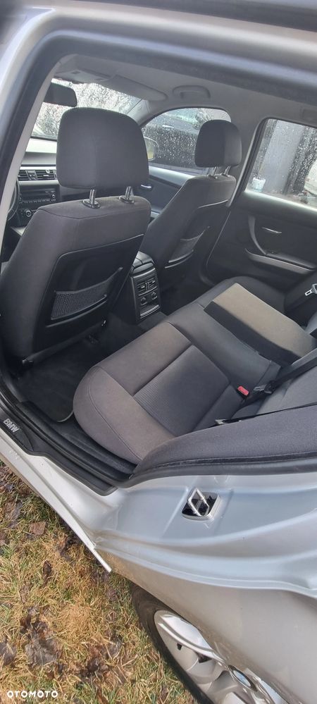 BMW Seria 3 318i - 11