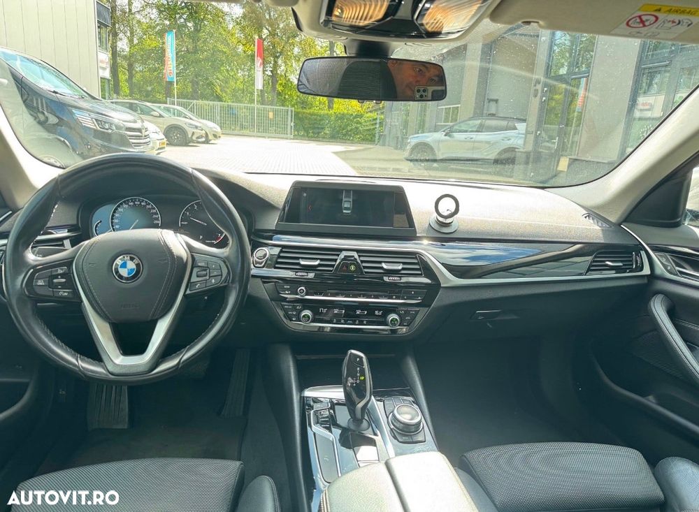 BMW Seria 5 520i AT - 20