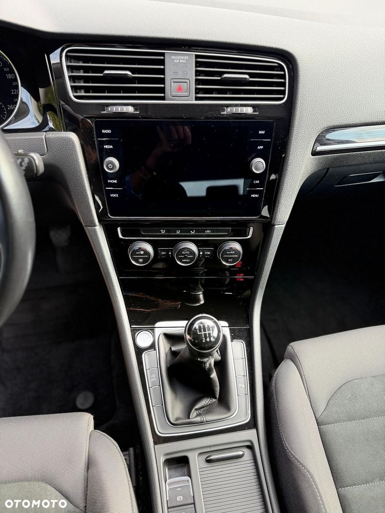 Volkswagen Golf 1.5 TSI ACT OPF Highline - 20