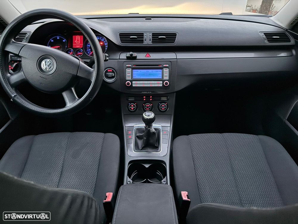 VW Passat 2.0 TDI Confortline - 16