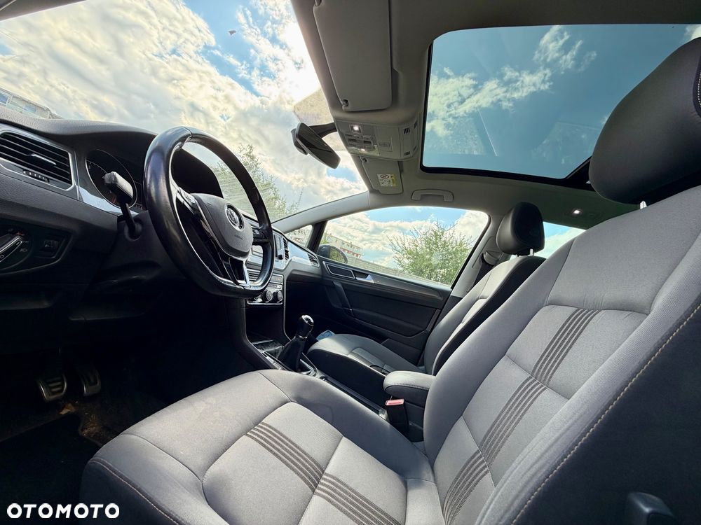 Volkswagen Golf - 5