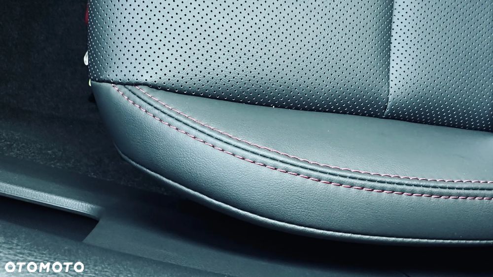 Lexus LBX 1.5 Hybrid Emotion - 12