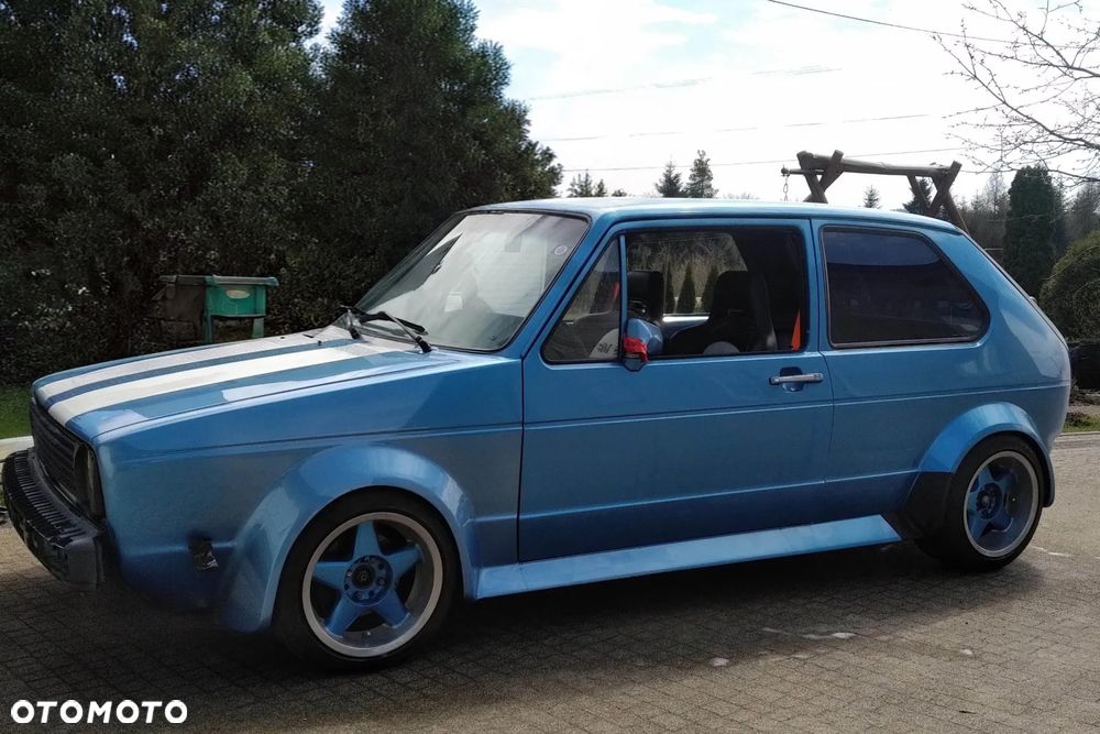 Volkswagen Golf - 1