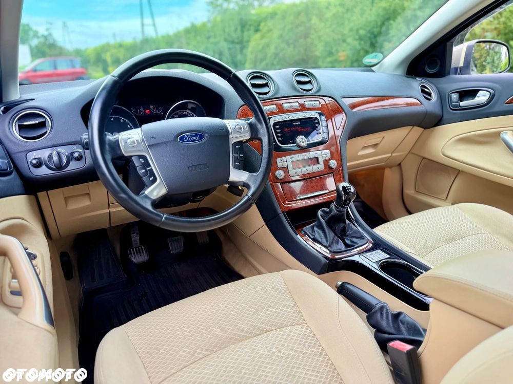 Ford Mondeo 2.0 FF Ghia - 11