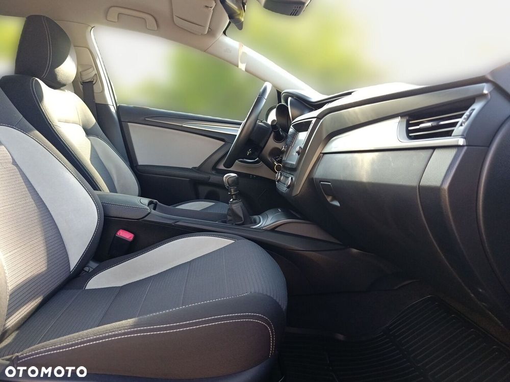 Toyota Avensis 2.0 D-4D Premium - 10