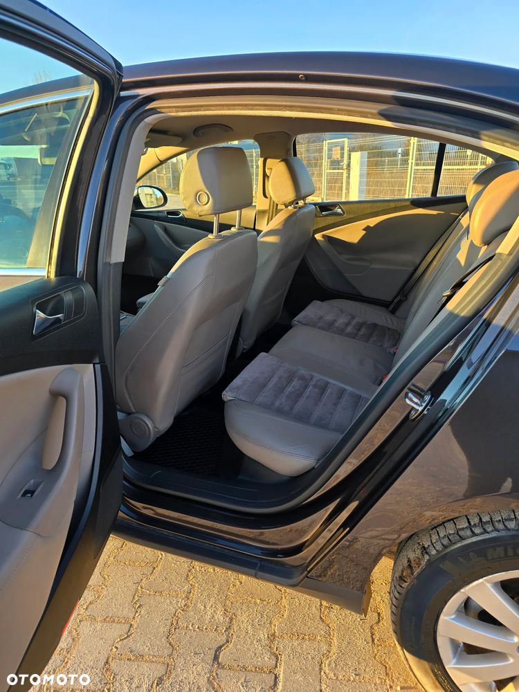 Volkswagen Passat 2.0 TDI DSG Highline - 8