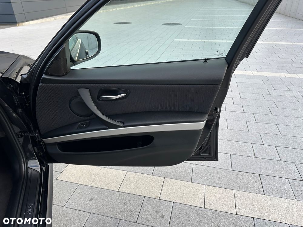 BMW Seria 3 318d DPF Edition Sport - 21