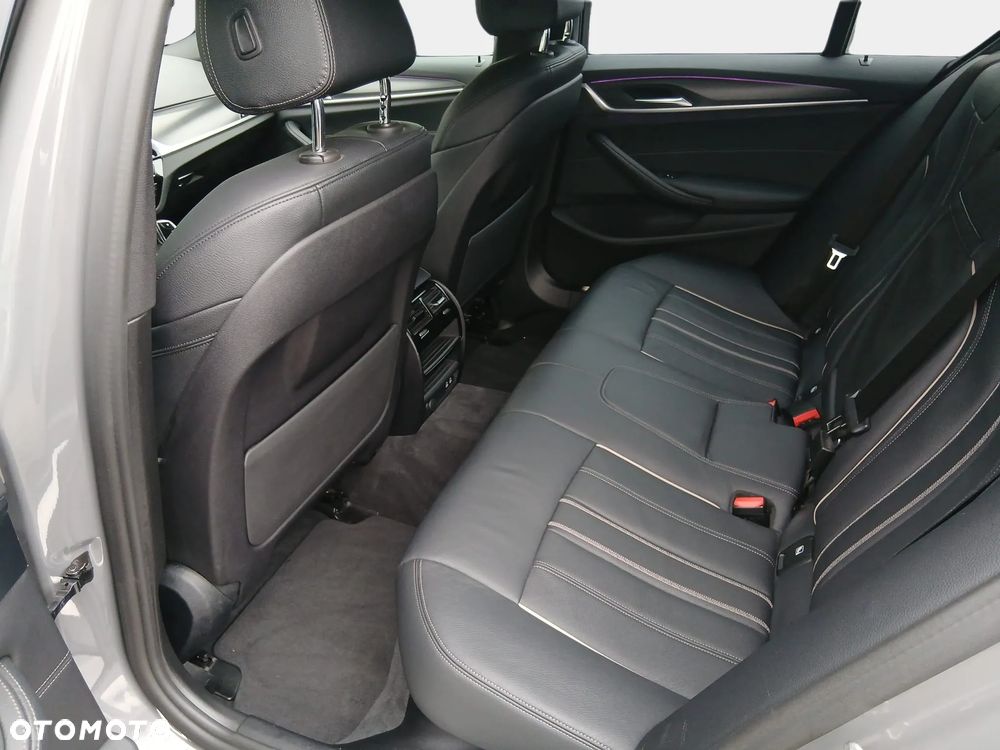 BMW Seria 5 518d mHEV Luxury Line - 29