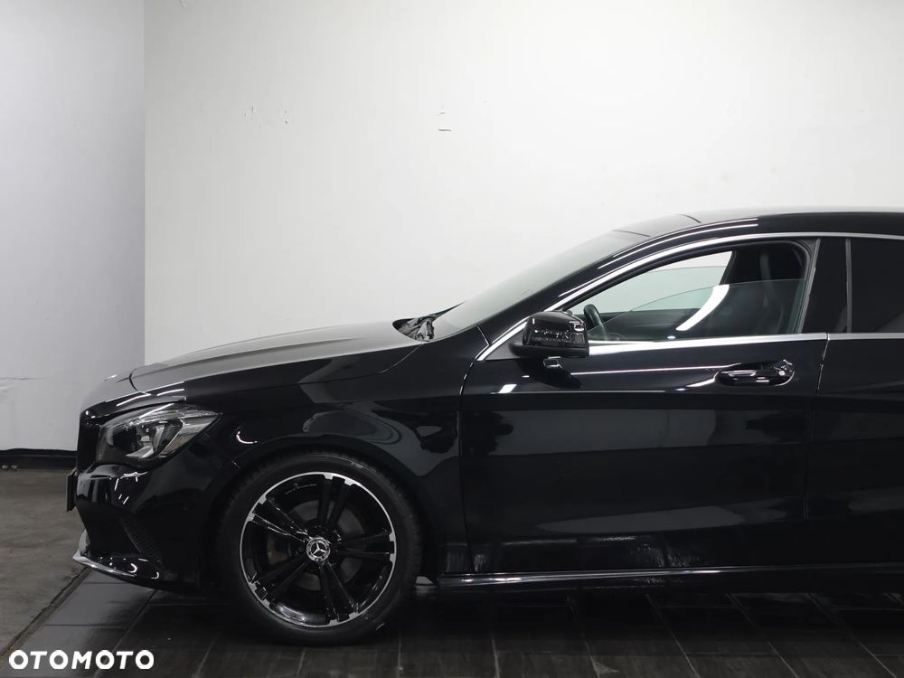 Mercedes-Benz CLA 180 7G-DCT - 17