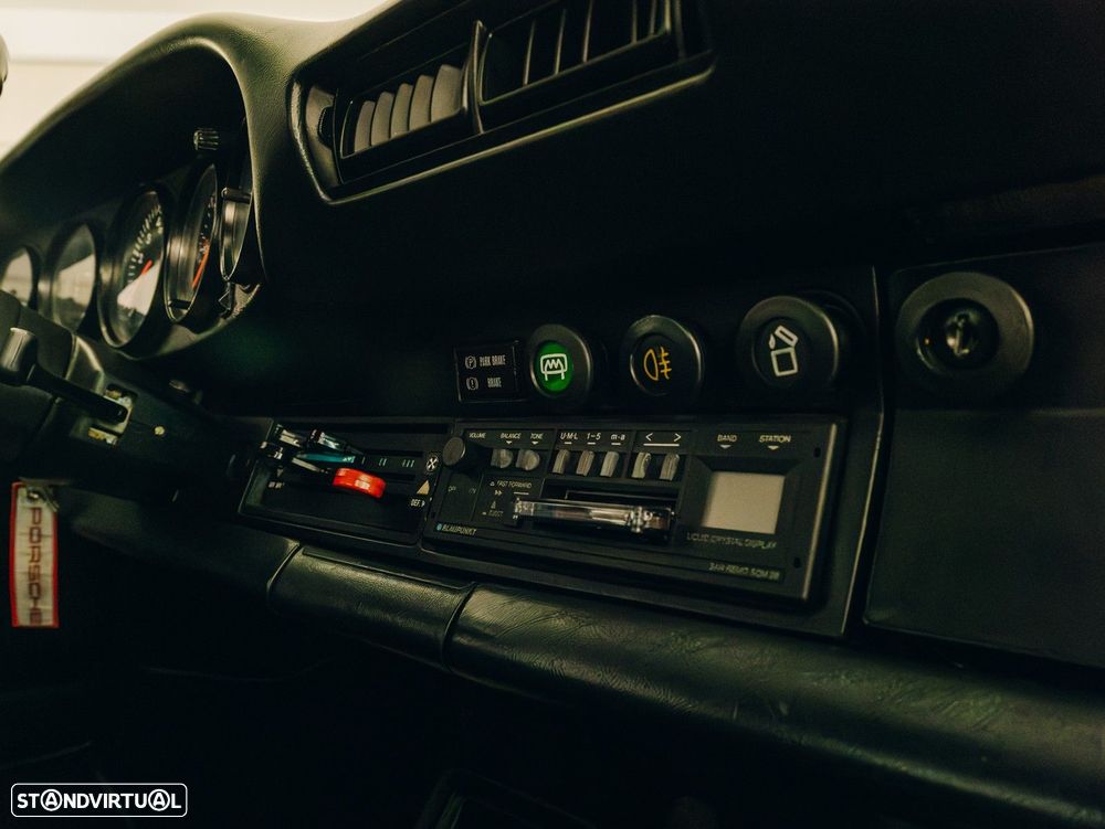 Porsche 911 Série G 3.0 Carrera Targa - 28